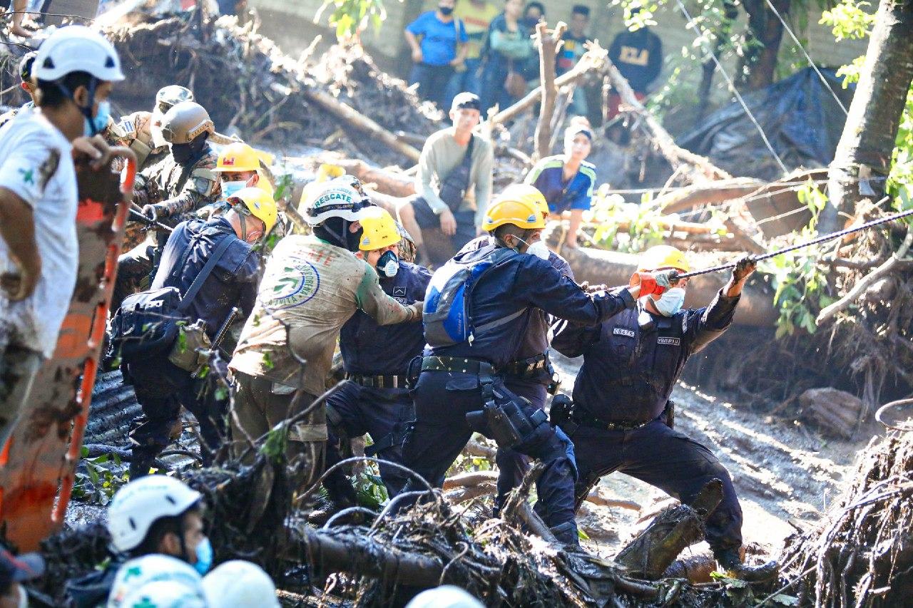 110 familias damnificadas en deslizamiento de tierra de Nejapa