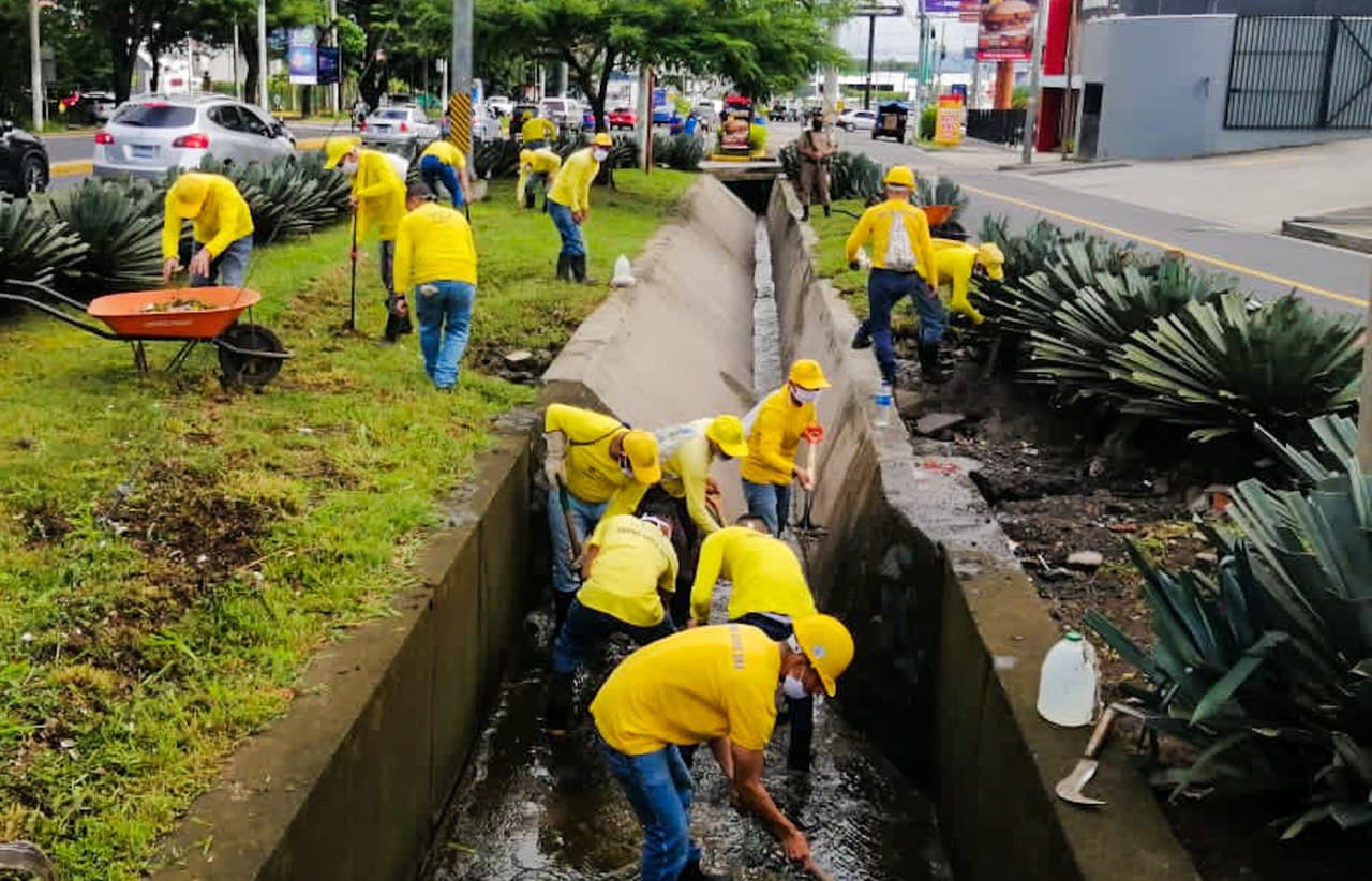 reos en fase de confianza están limpiando calles