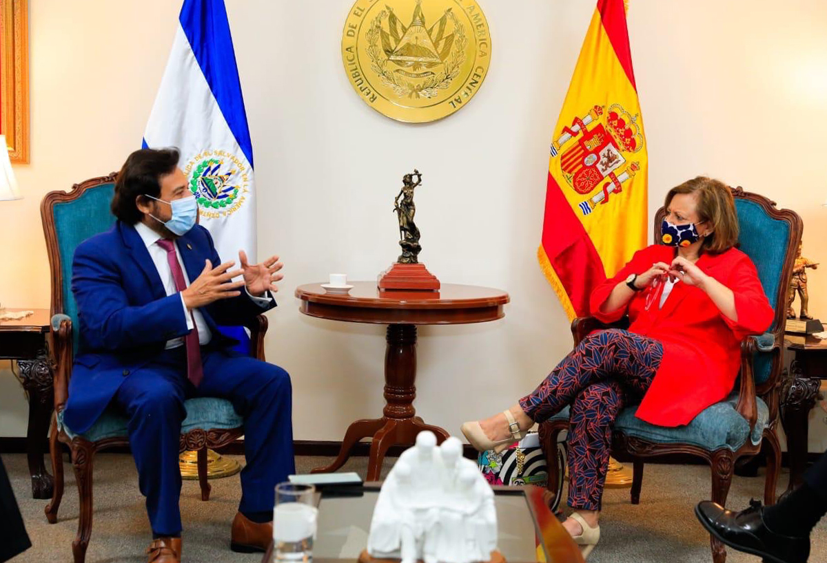 Vicepresidente Félix Ulloa con Secretaria Estado de EspañaE