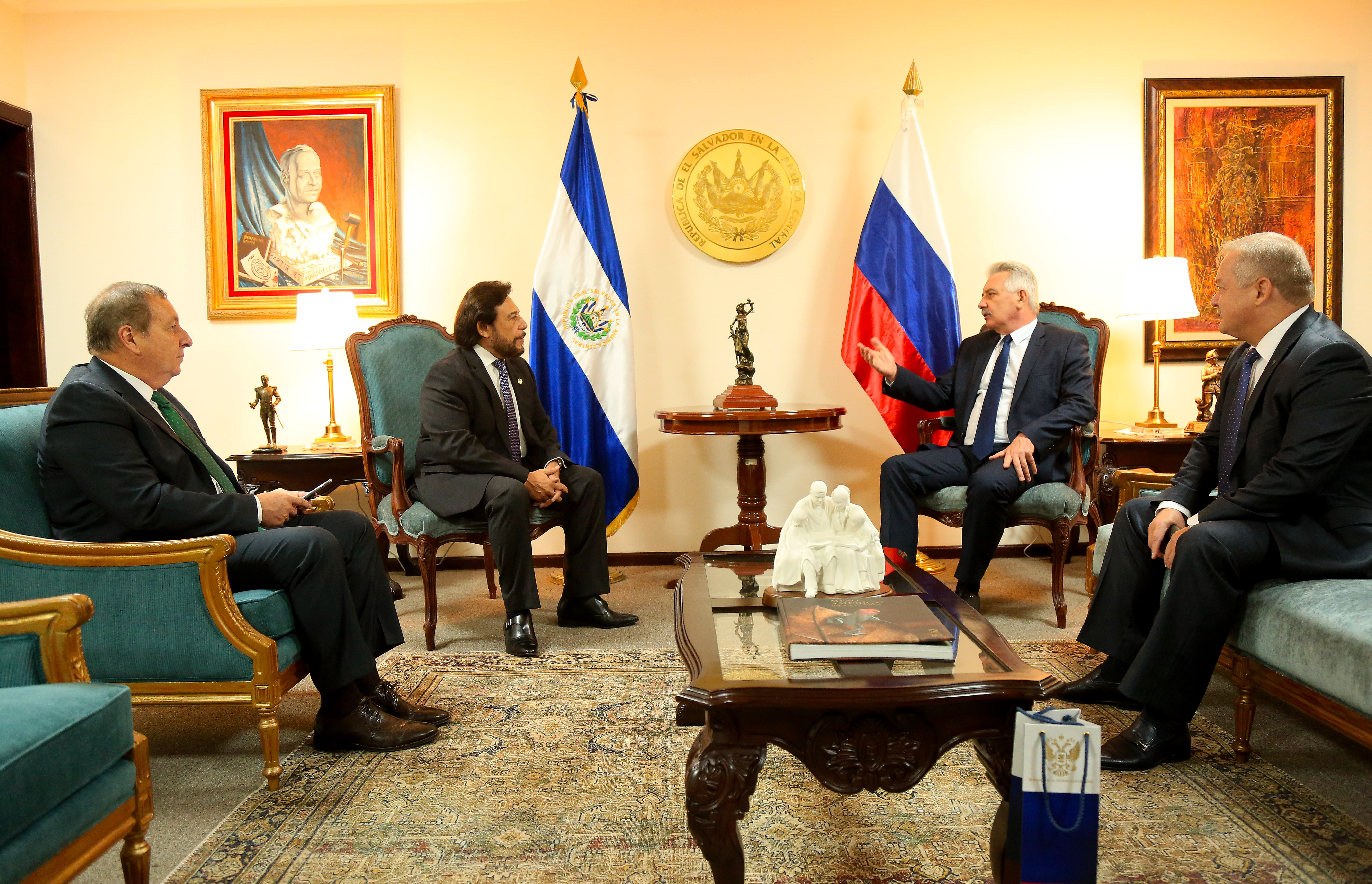 Vicepresidente Félix Ulloa con Embajador de Rusia